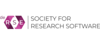 Logo der „Society for Research Software“ (de-RSE) mit Text und sechseckigem Symbol.